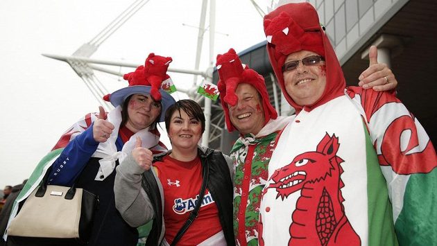 My jsme draci! Fanoušci Walesu v Cardiffu. My jsme draci! Fanoušci Walesu v Cardiffu.