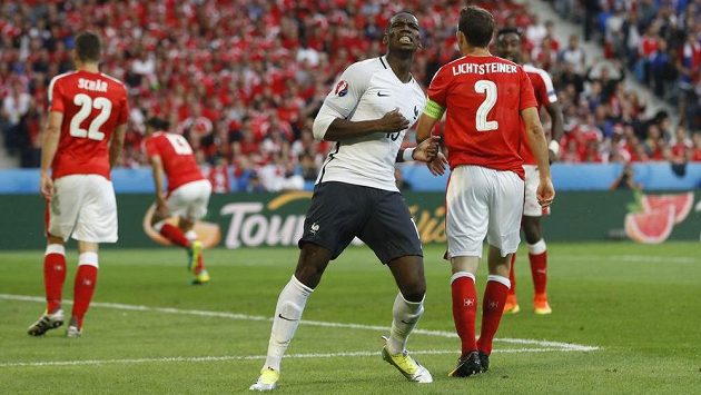 Paul Pogba trefil proti Švýcarsku za 17 minut dvakrát brankovou konstrukci. Paul Pogba trefil proti Švýcarsku za 17 minut dvakrát brankovou konstrukci.