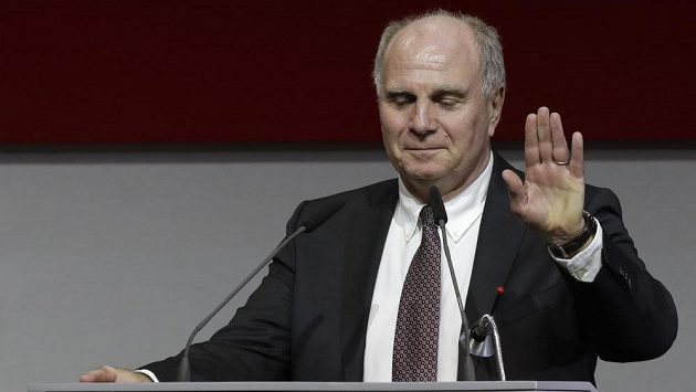 Uli Hoeness je znovu prezidentem Bayernu. Uli Hoeness je znovu prezidentem Bayernu.