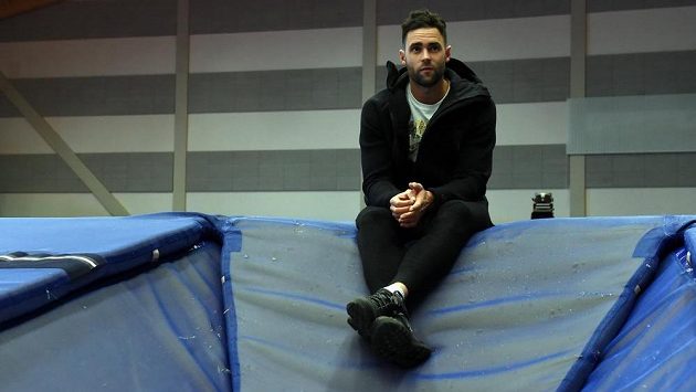 Tyčkař Jan Kudlička v doskočišti ostravské haly před mítinkem Czech Indoor Gala. Tyčkař Jan Kudlička v doskočišti ostravské haly před mítinkem Czech Indoor Gala.