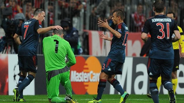 Franck Ribéry z Bayernu oslavuje první gól během utkání základní skupiny Ligy mistrů proti Viktorii Plzeň. Franck Ribéry z Bayernu oslavuje první gól během utkání základní skupiny Ligy mistrů proti Viktorii Plzeň.