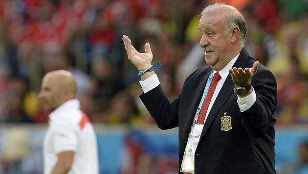 Trenér španělských fotbalistů Vicente Del Bosque nechápal, co se v duelu proti Chile s jeho týmem stalo. Trenér španělských fotbalistů Vicente Del Bosque nechápal, co se v duelu proti Chile s jeho týmem stalo.