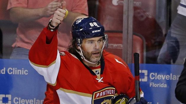 Jaromír Jágr se osamostatnil na druhém místě historického bodování NHL. Jaromír Jágr se osamostatnil na druhém místě historického bodování NHL.