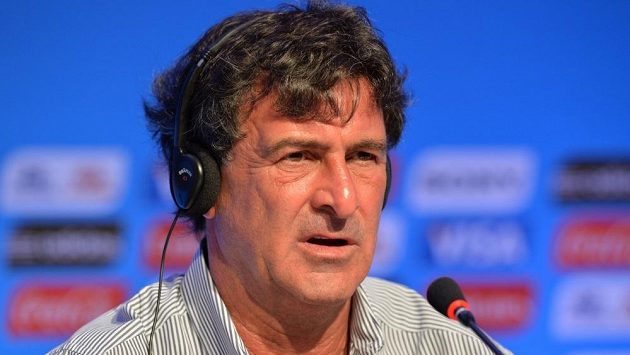 Legendární argentinský fotbalový útočník Mario Kempes na loňské tiskové konferenci v Brazílii. Legendární argentinský fotbalový útočník Mario Kempes na loňské tiskové konferenci v Brazílii.