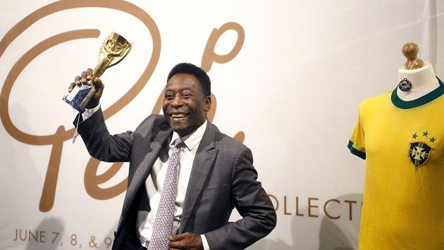 Pelé s Pohárem Julese Rimeta. Pelé s Pohárem Julese Rimeta.