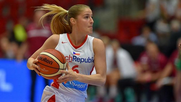 Česká basketbalistka Karolína Elhotová. Česká basketbalistka Karolína Elhotová.