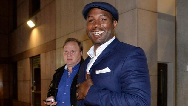 Bývalý šampión Lennox Lewis se byl osobně podívat v Moskvě na bitvu mezi Vladimirem Kličkem a Alexandrem Povětkinem. Bývalý šampión Lennox Lewis se byl osobně podívat v Moskvě na bitvu mezi Vladimirem Kličkem a Alexandrem Povětkinem.