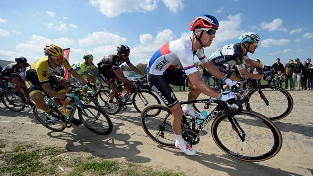 Zdeněk Štybar z týmu Ettix - Quick-Step závodě Paříž-Roubaix Zdeněk Štybar z týmu Ettix - Quick-Step závodě Paříž-Roubaix