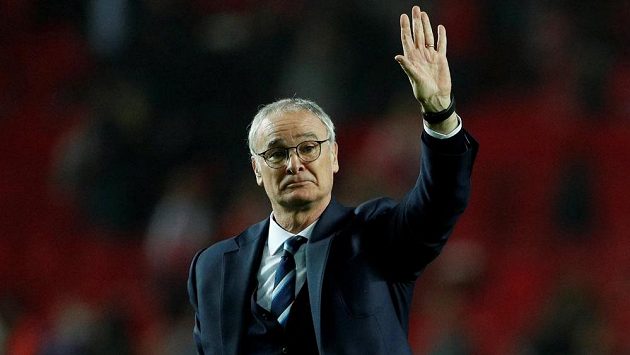 Kouč Claudio Ranieri v Leicesteru skončil. Pohádkový příběh z minulé sezóny, kdy klub slavil titul, měl pro něj špatný konec. Byl vyhozen. S klubem se ale rozlučil jako šampión. Kouč Claudio Ranieri v Leicesteru skončil. Pohádkový příběh z minulé sezóny, kdy klub slavil titul, měl pro něj špatný konec. Byl vyhozen. S klubem se ale rozlučil jako šampión.