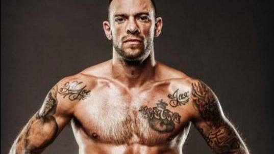 Joe Shilling, poslední zápas nedopadl podle je představ. K.O. a navíc zlomená ruka. Joe Shilling, poslední zápas nedopadl podle je představ. K.O. a navíc zlomená ruka.
