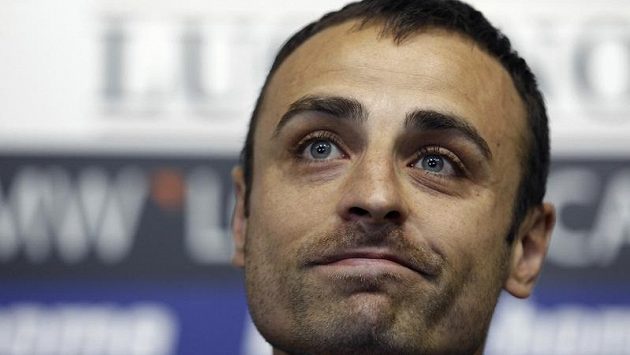 Dimitar Berbatov je zklamaný ze své poslední sezóny v Manchesteru United. Dimitar Berbatov je zklamaný ze své poslední sezóny v Manchesteru United.