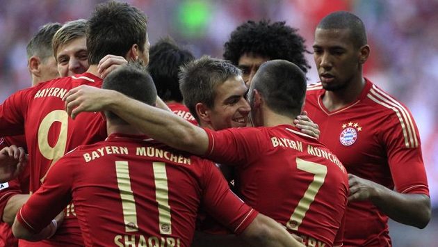 Radost fotbalistů Bayernu Mnichov ze vstřelené branky proti Hoffenheimu. Radost fotbalistů Bayernu Mnichov ze vstřelené branky proti Hoffenheimu.