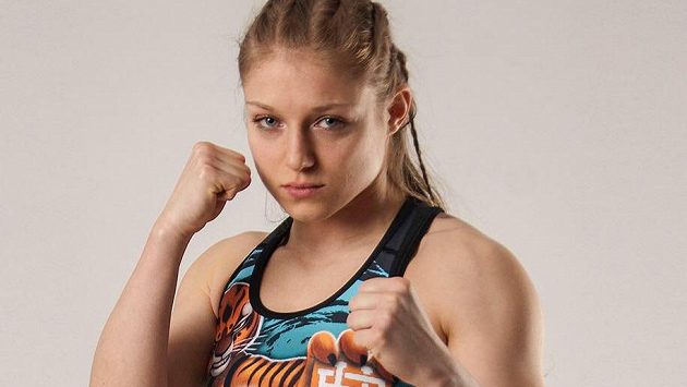 Sandra Mašková. Kicboxerka, která nehlédla už i do MMA. A vítězně. Sandra Mašková. Kicboxerka, která nehlédla už i do MMA. A vítězně.
