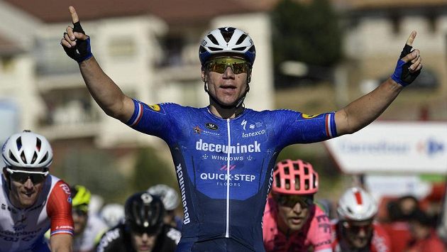 Nizozemec Fabio Jakobsen slaví na Vueltě druhé etapové vítězství. Nizozemec Fabio Jakobsen slaví na Vueltě druhé etapové vítězství.