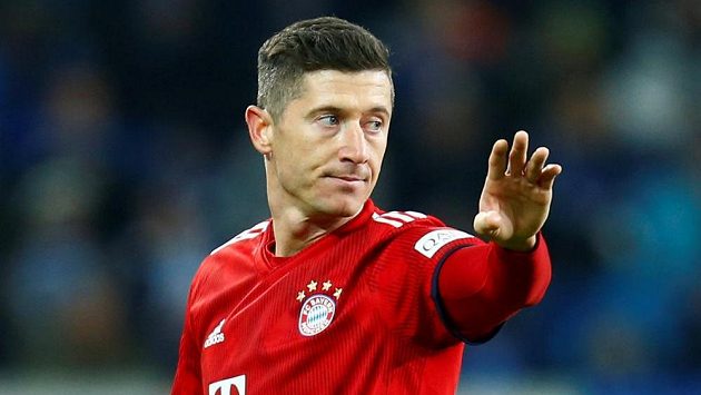 Kanonýr Bayernu Mnichov Robert Lewandowski měl v zápase s leverkusenem smůlu. Zasáhlo video a jeho gól neplatil. Kanonýr Bayernu Mnichov Robert Lewandowski měl v zápase s leverkusenem smůlu. Zasáhlo video a jeho gól neplatil.