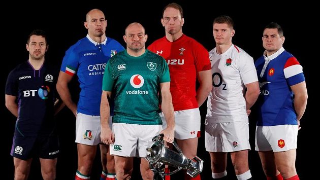 Kapitáni šesti týmů, které se poperou o trofej v Six Nations - zleva Greig Laidlaw (Skotsko), Sergio Parisse (Itálie), Rory Best (Irsko), Alun Wyn Jones (Wales), Owen Farrell (Anglie) a Guilhem Guirado (Francie). Kapitáni šesti týmů, které se poperou o trofej v Six Nations - zleva Greig Laidlaw (Skotsko), Sergio Parisse (Itálie), Rory Best (Irsko), Alun Wyn Jones (Wales), Owen Farrell (Anglie) a Guilhem Guirado (Francie).