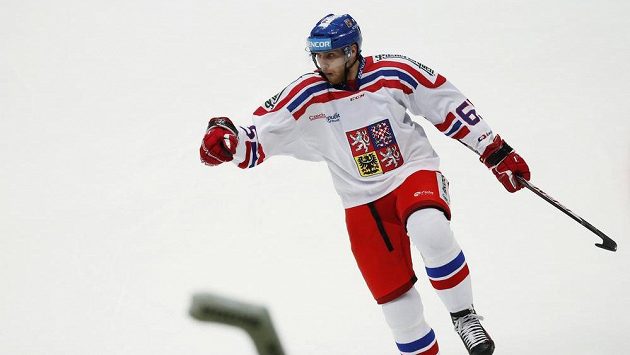 Radost Vojtěcha Mozíka, který vstřelil první gól Švédům na turnaji Channel One Cup. Radost Vojtěcha Mozíka, který vstřelil první gól Švédům na turnaji Channel One Cup.