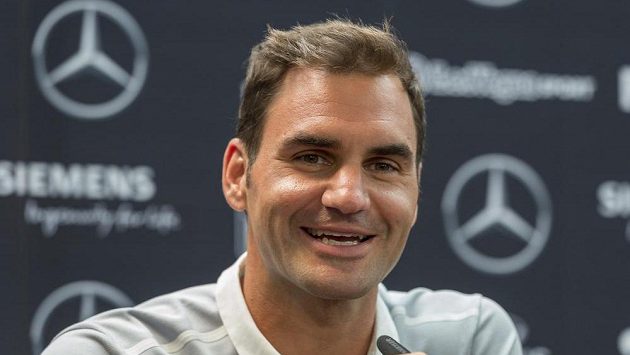 Roger Federer na tiskové konferenci před turnajem ve Stuttgartu. Roger Federer na tiskové konferenci před turnajem ve Stuttgartu.