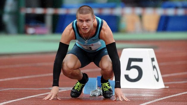Běžec Pavel Maslák na startu závodu 400 m v rámci Memorialu Josefa Odložila v Praze. Běžec Pavel Maslák na startu závodu 400 m v rámci Memorialu Josefa Odložila v Praze.