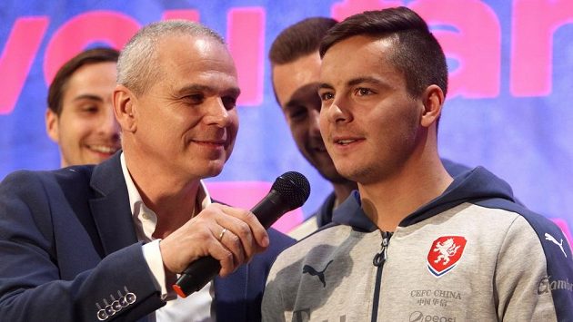 Trenér Vítězslav Lavička jako moderátor! Odpovídá Daniel Holzer. Trenér Vítězslav Lavička jako moderátor! Odpovídá Daniel Holzer.
