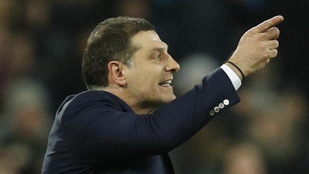 Kouč West Hamu Slaven Bilič během duelu s Manchesterem United. Kouč West Hamu Slaven Bilič během duelu s Manchesterem United.