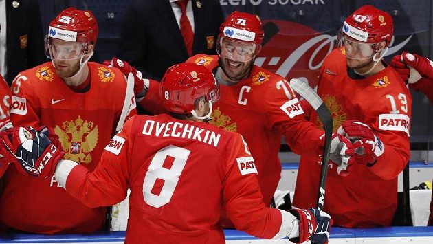 Ruský útočník Alexandr Ovečkin slaví v duelu s Itálií svůj první gól na MS v Bratislavě. Ruský útočník Alexandr Ovečkin slaví v duelu s Itálií svůj první gól na MS v Bratislavě.