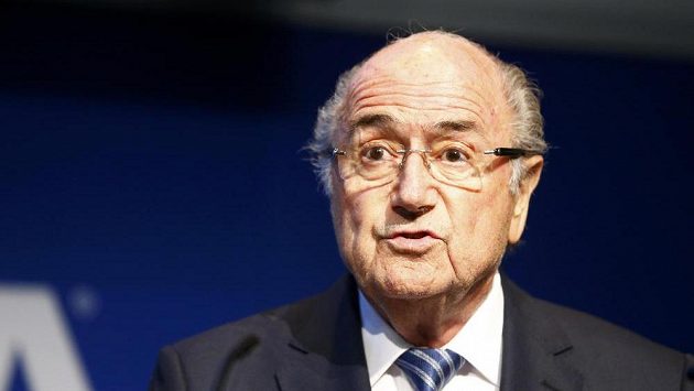 Prezident FIFA Sepp Blatter v den, kdy ohlásil odstoupení. Prezident FIFA Sepp Blatter v den, kdy ohlásil odstoupení.