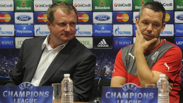 Trenér plzeňských fotbalistů Pavel Vrba (vlevo) a kapitán Viktorie Pavel Horváth Trenér plzeňských fotbalistů Pavel Vrba (vlevo) a kapitán Viktorie Pavel Horváth