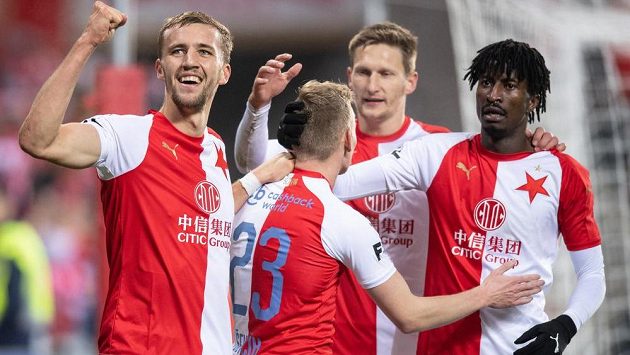 Fotbalisté Slavie Praha Tomáš Souček, Petr Ševčík, Milan Škoda a Peter Olayinka mohou slavit skvělý podzim... Fotbalisté Slavie Praha Tomáš Souček, Petr Ševčík, Milan Škoda a Peter Olayinka mohou slavit skvělý podzim...
