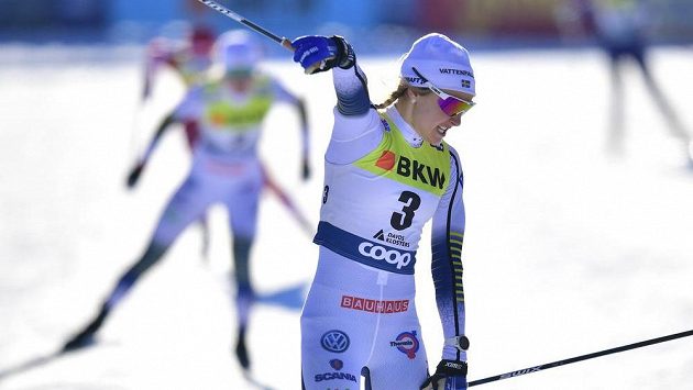 Švédka Stina Nilssonová se raduje z vítězství ve sprintu. Švédka Stina Nilssonová se raduje z vítězství ve sprintu.
