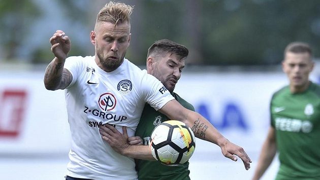 Zleva Petr Reinberk ze Slovácka a Michal Trávník z Jablonce. Zleva Petr Reinberk ze Slovácka a Michal Trávník z Jablonce.