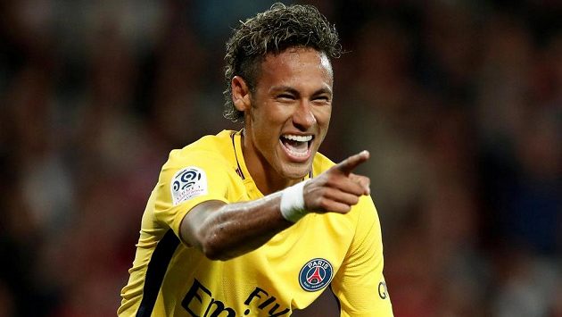 Brazilec Neymar si po přestupu do PSG užívá, odchodu z Barcelony nelituje. Brazilec Neymar si po přestupu do PSG užívá, odchodu z Barcelony nelituje.