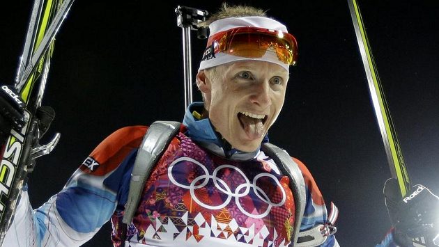 Biatlonista Ondřej Moravec slaví stříbrnou medaili ze stíhacího závodu na olympiádě v Soči. Biatlonista Ondřej Moravec slaví stříbrnou medaili ze stíhacího závodu na olympiádě v Soči.