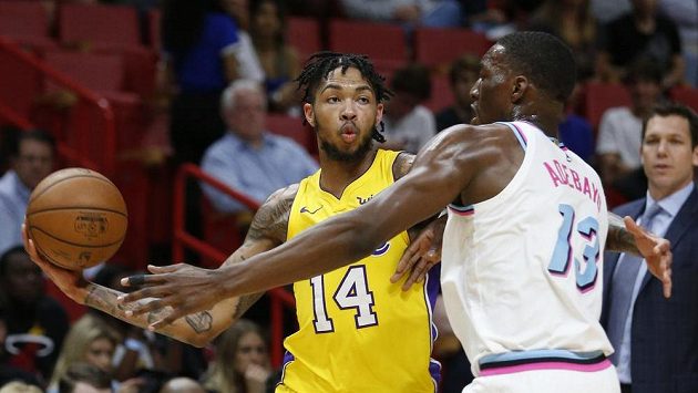 Brandon Ingram (14) z Los Angeles Lakers a Bam Adebayo (13) z Miami. Brandon Ingram (14) z Los Angeles Lakers a Bam Adebayo (13) z Miami.