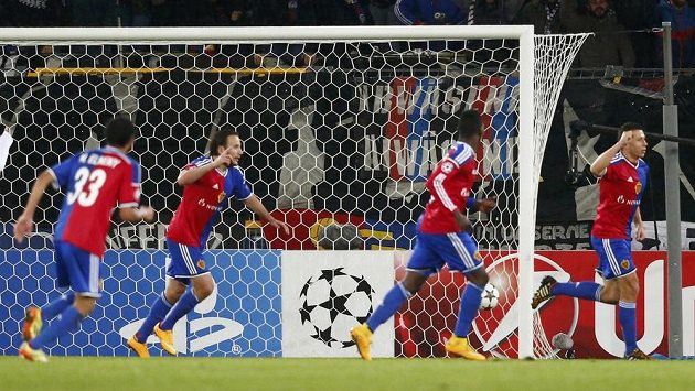 Obránce Basileje Marek Suchý (zcela vpravo) se raduje z gólu proti Razgradu. Obránce Basileje Marek Suchý (zcela vpravo) se raduje z gólu proti Razgradu.