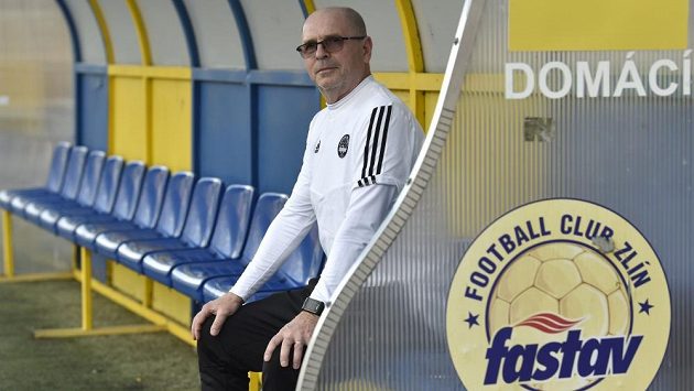 K fotbalistům Zlína se vrátil trenér Bohumil Páník, na obnovenou premiéru na ligové scéně si ale musí počkat. K fotbalistům Zlína se vrátil trenér Bohumil Páník, na obnovenou premiéru na ligové scéně si ale musí počkat.