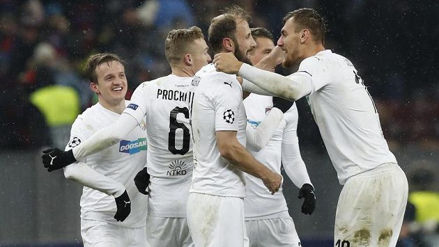 Radost v podání fotbalistů Viktorie Plzeň během utkání Ligy mistrů proti CSKA Moskva. Radost v podání fotbalistů Viktorie Plzeň během utkání Ligy mistrů proti CSKA Moskva.
