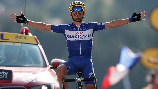 Francouzský cyklista Julian Alaphilippe vyhrál první horskou etapu Tour de France. Francouzský cyklista Julian Alaphilippe vyhrál první horskou etapu Tour de France.