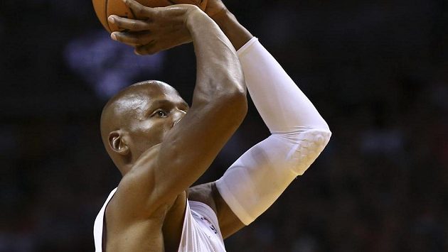 Basketbalista Miami Heat Ray Allen v utkání s Houstonem Rockets. Basketbalista Miami Heat Ray Allen v utkání s Houstonem Rockets.