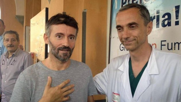 Max Biaggi opouští nemocnici po vážném zranění při tréninku na supermoto. Max Biaggi opouští nemocnici po vážném zranění při tréninku na supermoto.