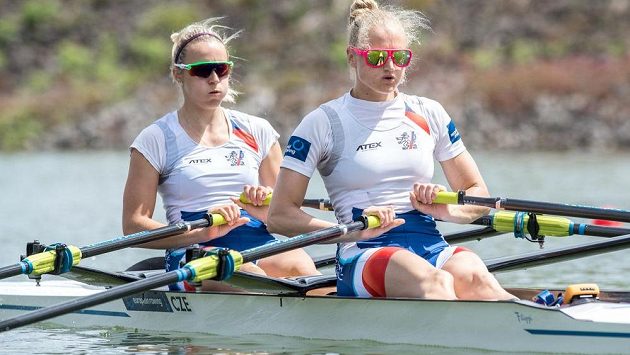 Dvojskif žen Lenka Antošová (vpravo) a Kristýna Fleissnerová v akci. Dvojskif žen Lenka Antošová (vpravo) a Kristýna Fleissnerová v akci.