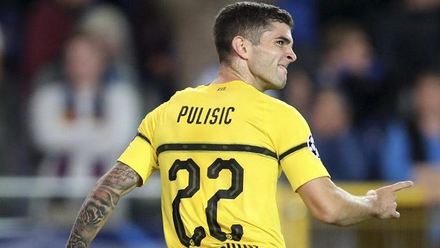 Americký fotbalový talent Christian Pulisic přestoupil z Dortmundu do Chelsea za 64 milionů eur (1,65 miliardy korun). Americký fotbalový talent Christian Pulisic přestoupil z Dortmundu do Chelsea za 64 milionů eur (1,65 miliardy korun).