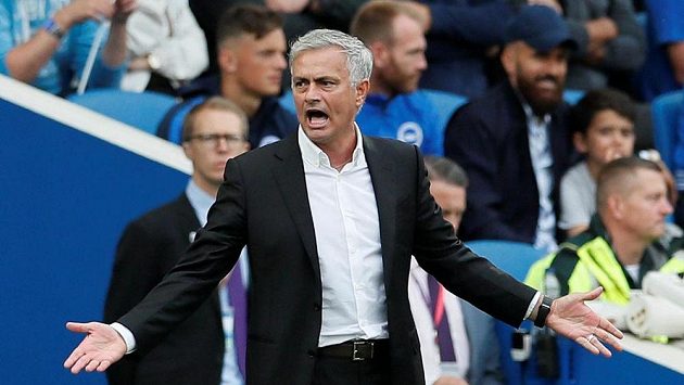 Manažer Manchesteru United José Mourinho možná bude brzy balit, nahradit jej má podle médií Zinédine Zidane. Manažer Manchesteru United José Mourinho možná bude brzy balit, nahradit jej má podle médií Zinédine Zidane.