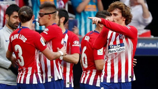 Fotbalisté Atlética Madrid vyhráli díky gólu Thomase Lemara z 85. minuty 1:0 nad Eibarem a udrželi šanci na zisk španělského titulu. Fotbalisté Atlética Madrid vyhráli díky gólu Thomase Lemara z 85. minuty 1:0 nad Eibarem a udrželi šanci na zisk španělského titulu.