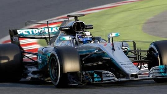 Valtteri Bottas s vozem Mercedes při testech v Barceloně. Valtteri Bottas s vozem Mercedes při testech v Barceloně.