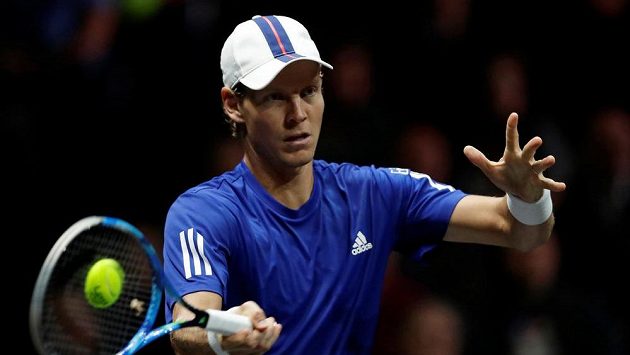 Tomáš Berdych při Laver Cupu proti Nicku Kyrgiosovi. Tomáš Berdych při Laver Cupu proti Nicku Kyrgiosovi.