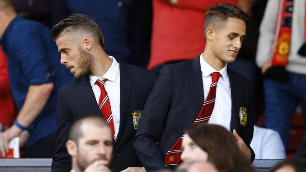 Gólman David de Gea (vlevo) už měl nakročeno z Manchesteru United do Realu, ale z transkace sešlo. Gólman David de Gea (vlevo) už měl nakročeno z Manchesteru United do Realu, ale z transkace sešlo.