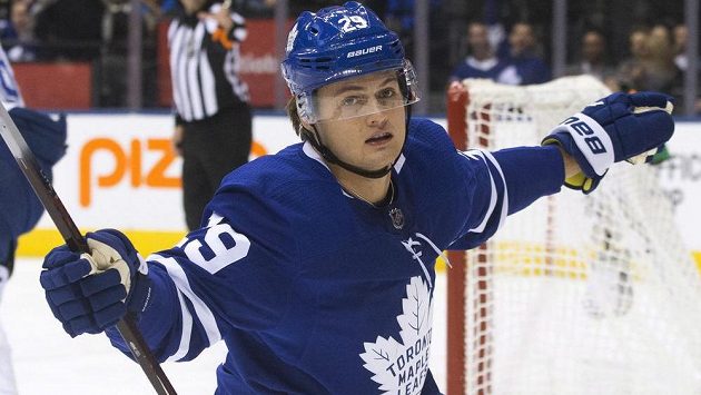William Nylander (29) z Toronta slaví svůj gól do branky Tampy Bay. William Nylander (29) z Toronta slaví svůj gól do branky Tampy Bay.