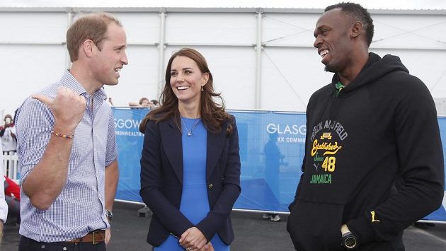 Princ William, vévodkyně z Cambridge Kate a sprinter Usain Bolt během her Commonwealthu. Princ William, vévodkyně z Cambridge Kate a sprinter Usain Bolt během her Commonwealthu.
