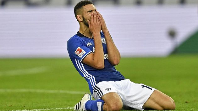 Záložník Schalke Nabil Bentaleb - ilustrační foto. Záložník Schalke Nabil Bentaleb - ilustrační foto.